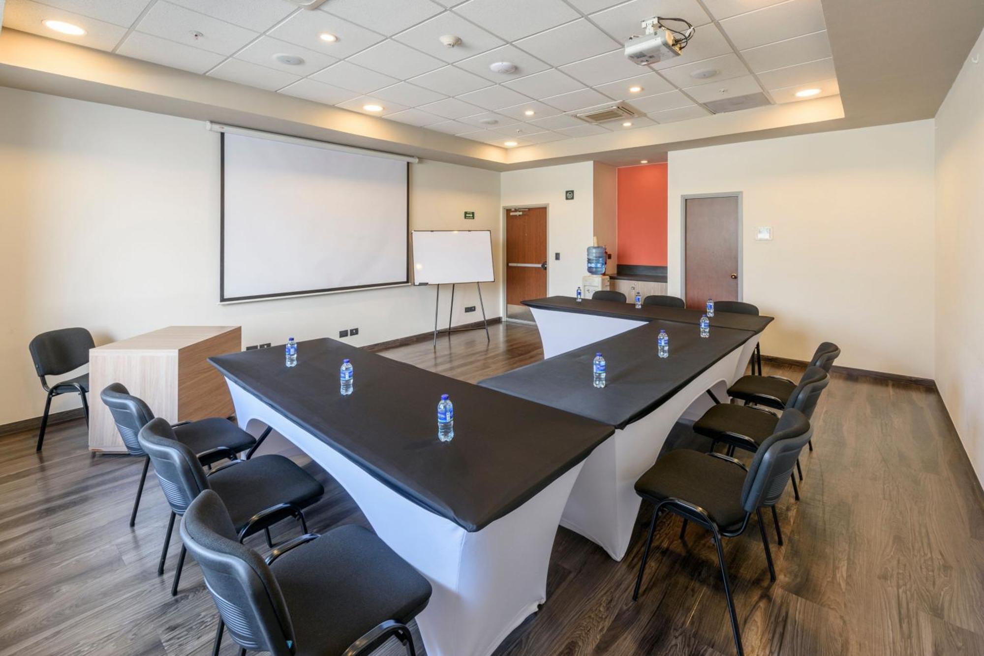 City Express Plus By Marriott Bogota Aeropuerto Exterior photo
